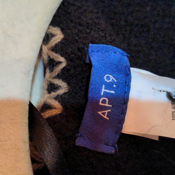 Black Cream Tan Cape - Picture 4 of 5